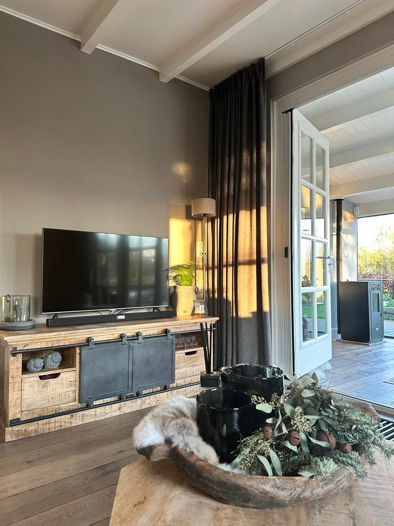 Massief mango houten dressoir/tv-meubel met industriële look, Ophalen, 100 tot 150 cm, Zo goed als nieuw, Landelijk industrieel