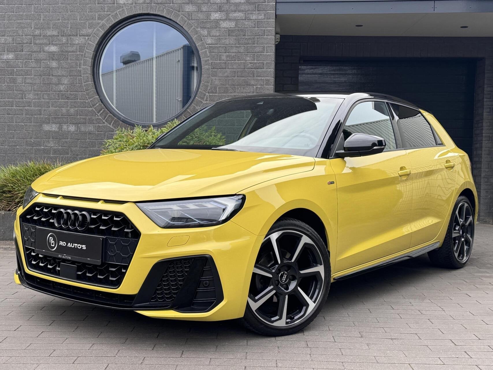 Audi A1 Sportback 30 TFSI S Line edition one Carplay Navi Le, Auto's, Dealer onderhouden, Geel, Bedrijf, 1100 kg