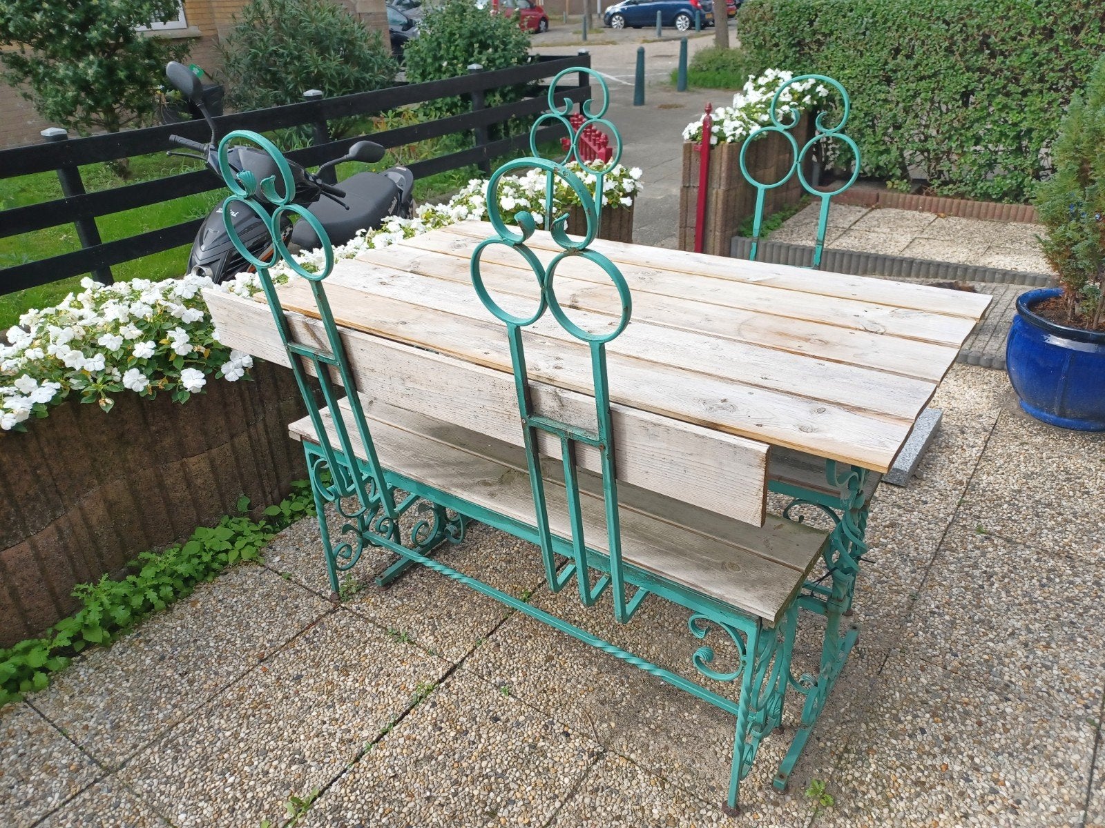 Unieke smeedijzeren tuinset met houten tafel en banken, Ophalen, 4 zitplaatsen, Gebruikt, Bank