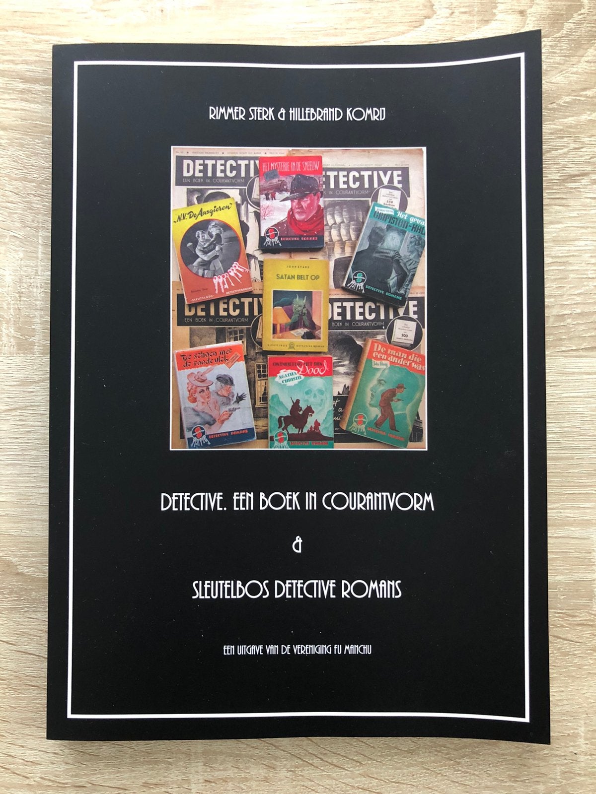 Detective. Een boek in courantvorm, Ophalen of Verzenden, Nieuw