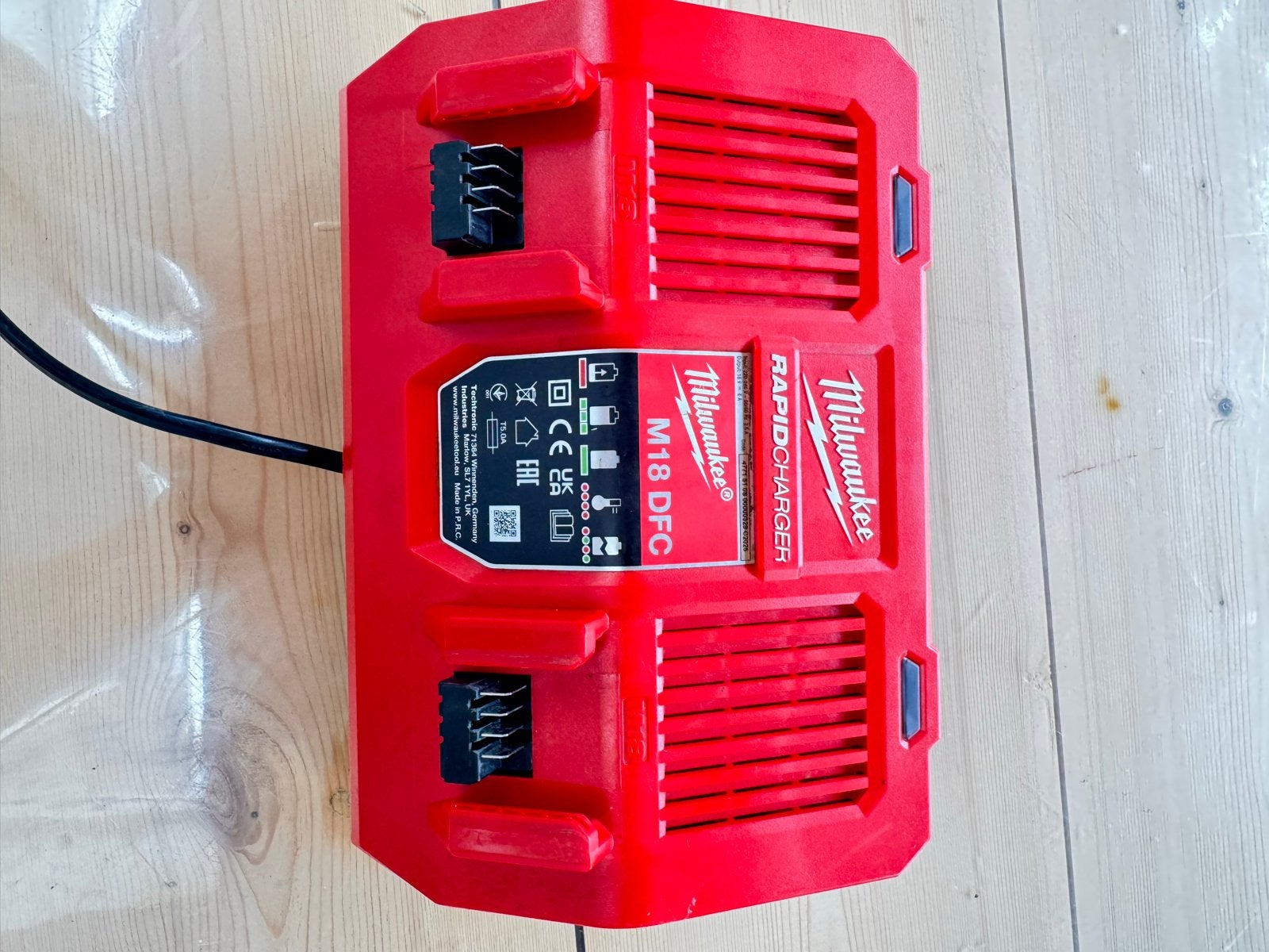 Defecte Milwaukee M18 DFC Snellader, Ophalen of Verzenden, Gebruikt