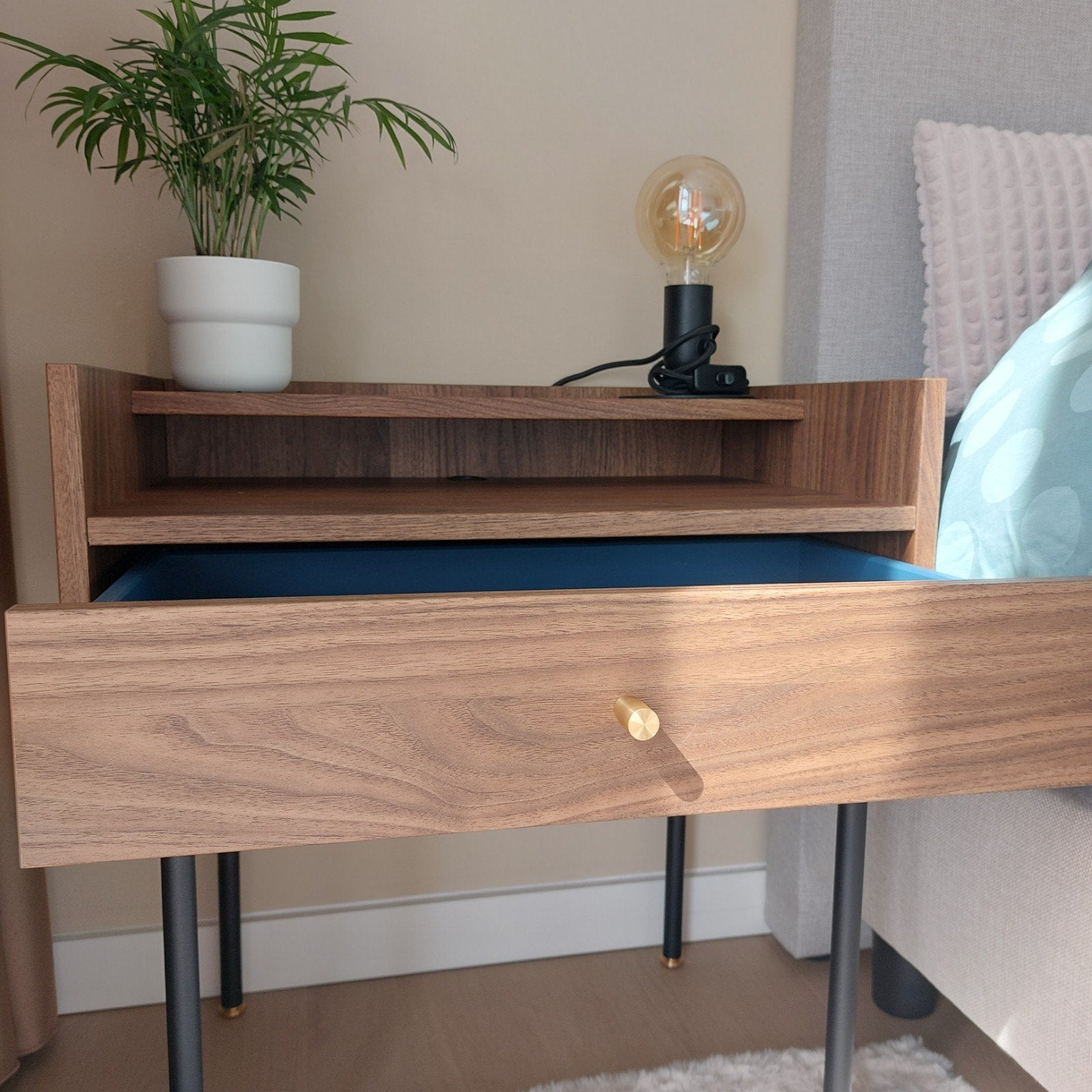 IKEA RÅDMANSÖ nachtkastje – bruin walnootpatroon, Huis en Inrichting, Slaapkamer | Nachtkastjes, Ophalen