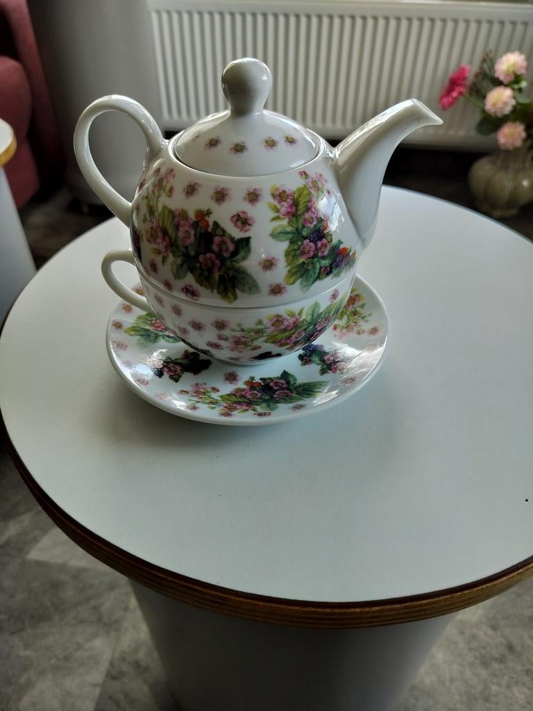Theeset voor één persoon - Bloemendessin, Ophalen of Verzenden, Zo goed als nieuw, Overige stijlen, Kop(pen) en/of Schotel(s)