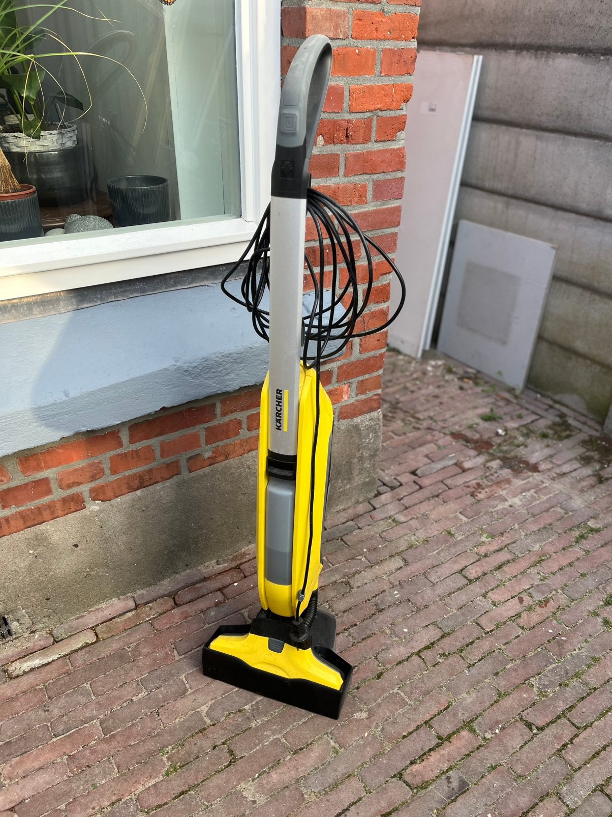 Karcher dweil met schoon/vieswater bak., Ophalen