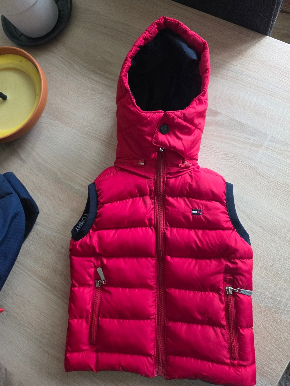 Tommy Hilfiger bodywarmer rood maat 98, Ophalen, Jongen of Meisje, Jas, Tommy Hilfiger
