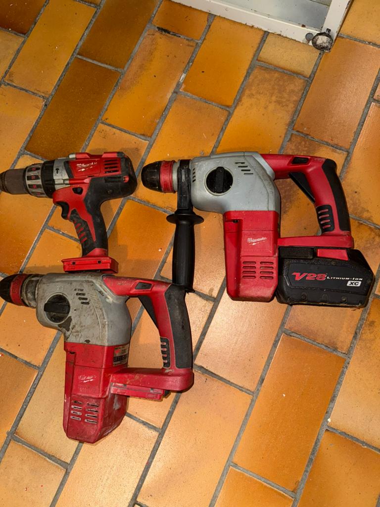 Milwaukee m28v boormachines, Ophalen of Verzenden, Zo goed als nieuw, Boormachine