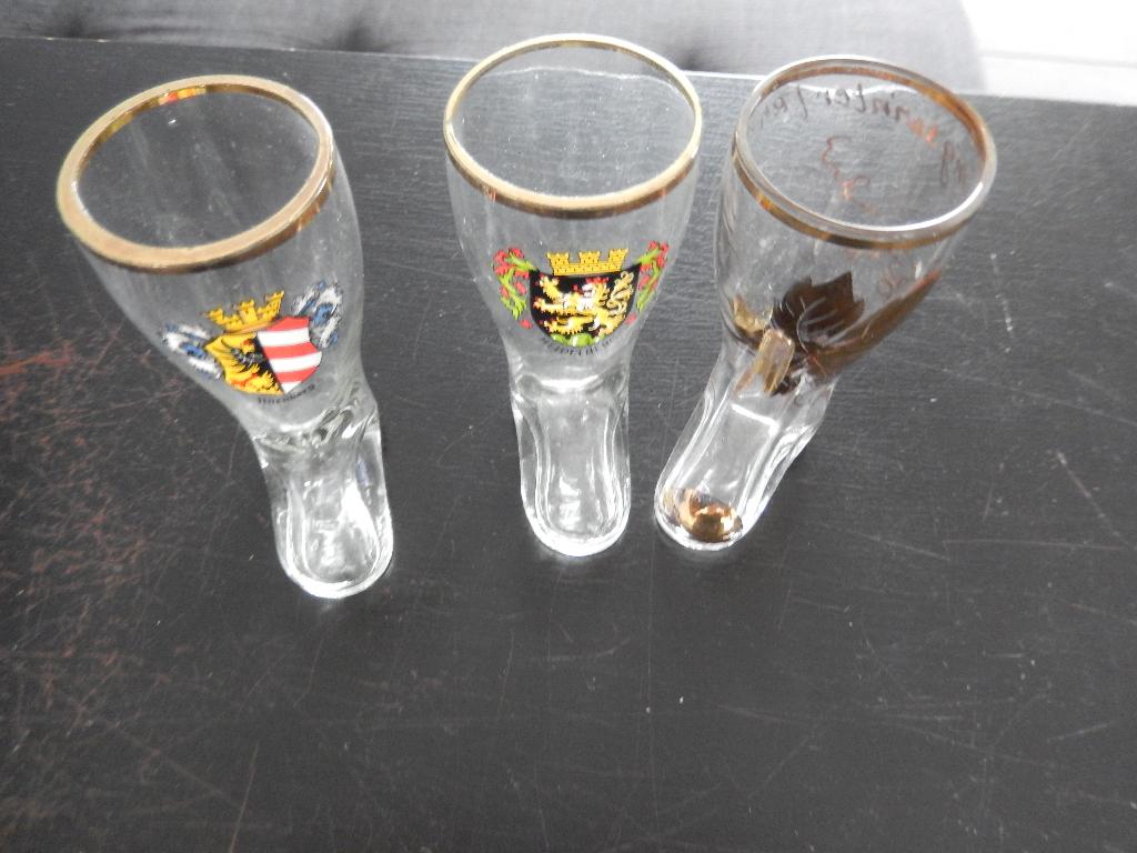 3 glazen laarsjes (zgan), Ophalen, Zo goed als nieuw, Bierglas