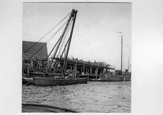 scheepvaart-foto-werf-locatie ROTTERDAM??-binnenvaart-info!, Ophalen of Verzenden, Zo goed als nieuw, Motorboot, Boek of Tijdschrift