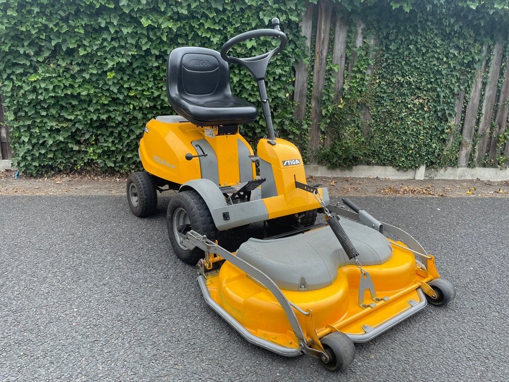 Gebruikt Stiga Villa 16 HST Maaidek 105 cm, Frontmaaier, Ophalen, Gebruikt, Lange Dreef 11, Netherlands@support.stiga.com