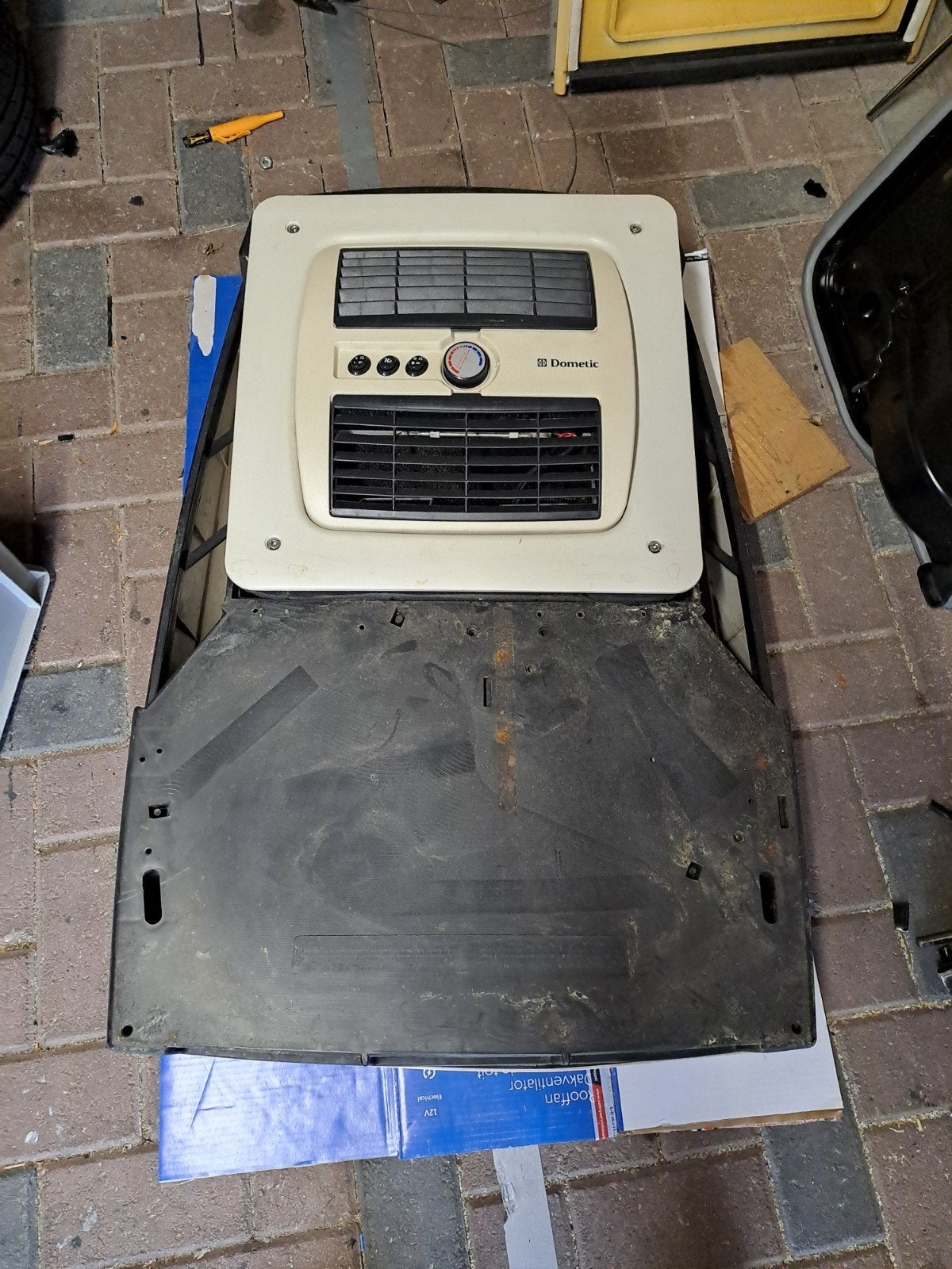 Dometic B1500 dakairco - koelt/verwarmt niet goed, Ophalen
