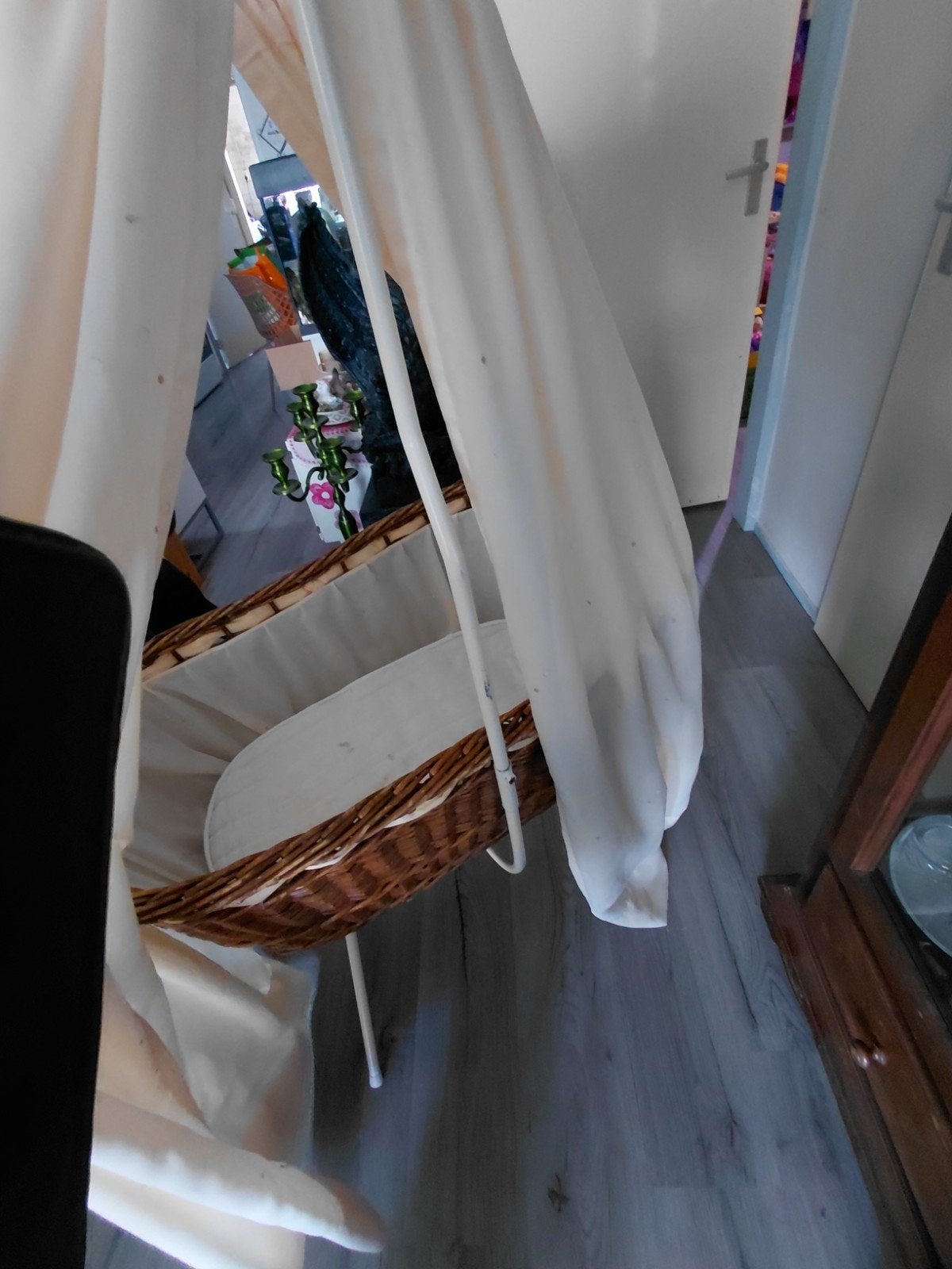 Wiegje riet met hemeltje en matrasje, Ophalen, Gebruikt, Wieg