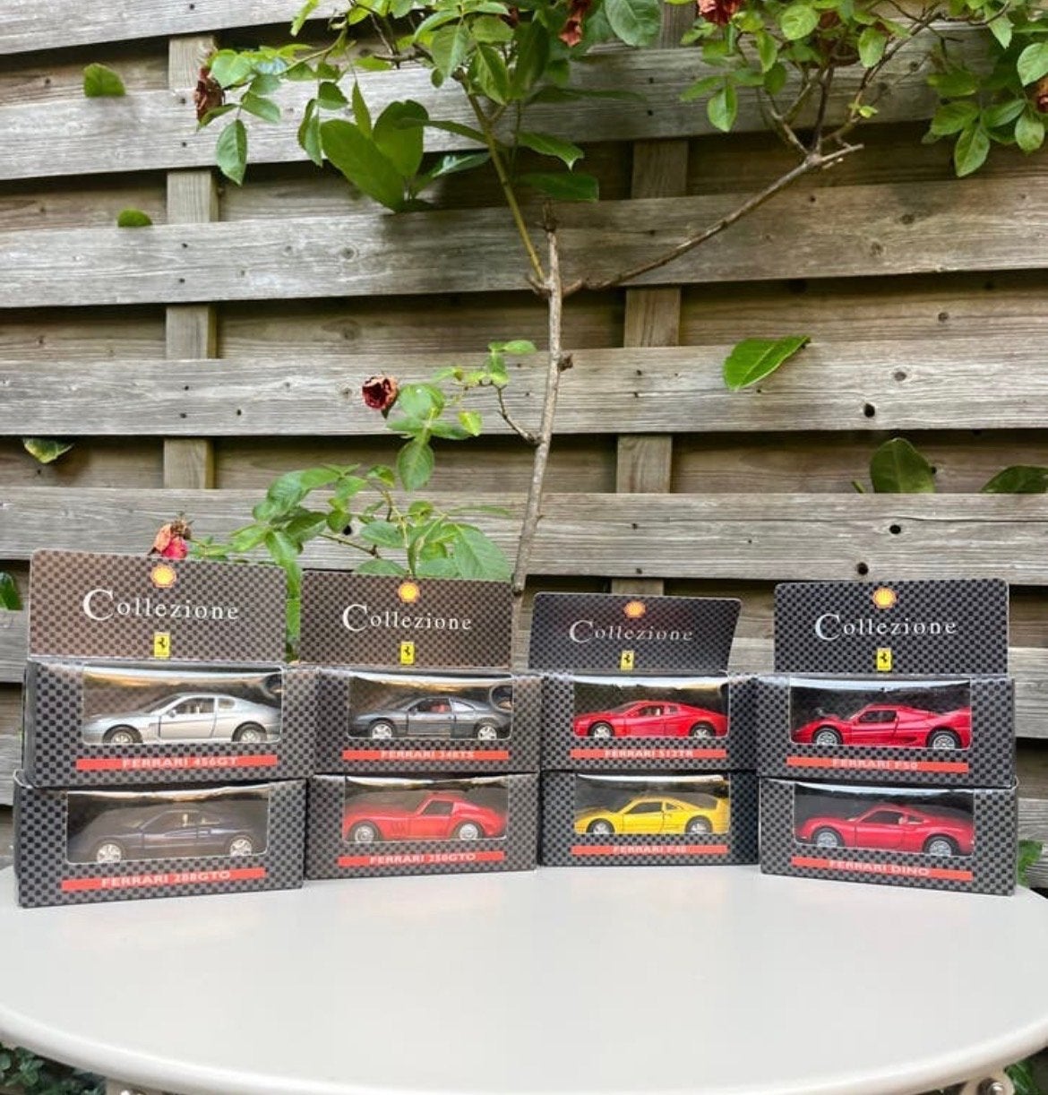 Complete set: 8 Shell Collezione Ferrari modelauto's (Nieuw), Hobby en Vrije tijd, Overige merken, Auto, 1:32 tot 1:50, Nieuw
