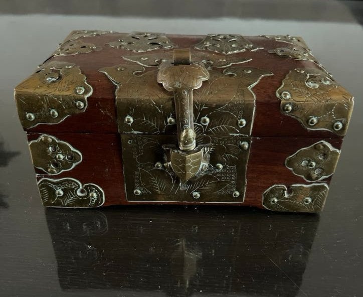 Antieke houten juwelenkist met messing beslag, Ophalen of Verzenden