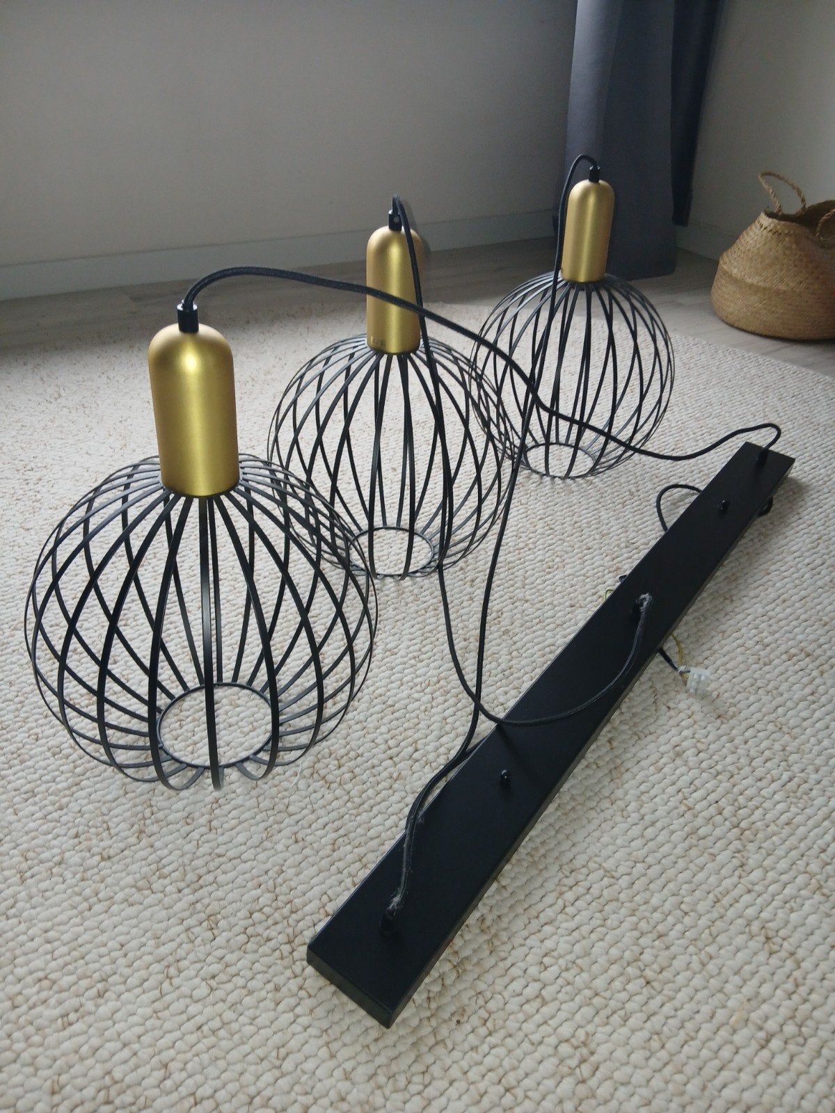 Set van 3 hanglampen - Zwart metaal met goudkleurige fitting, Huis en Inrichting, Ophalen, Modern, Industrieel, E27 (groot), Zo goed als nieuw