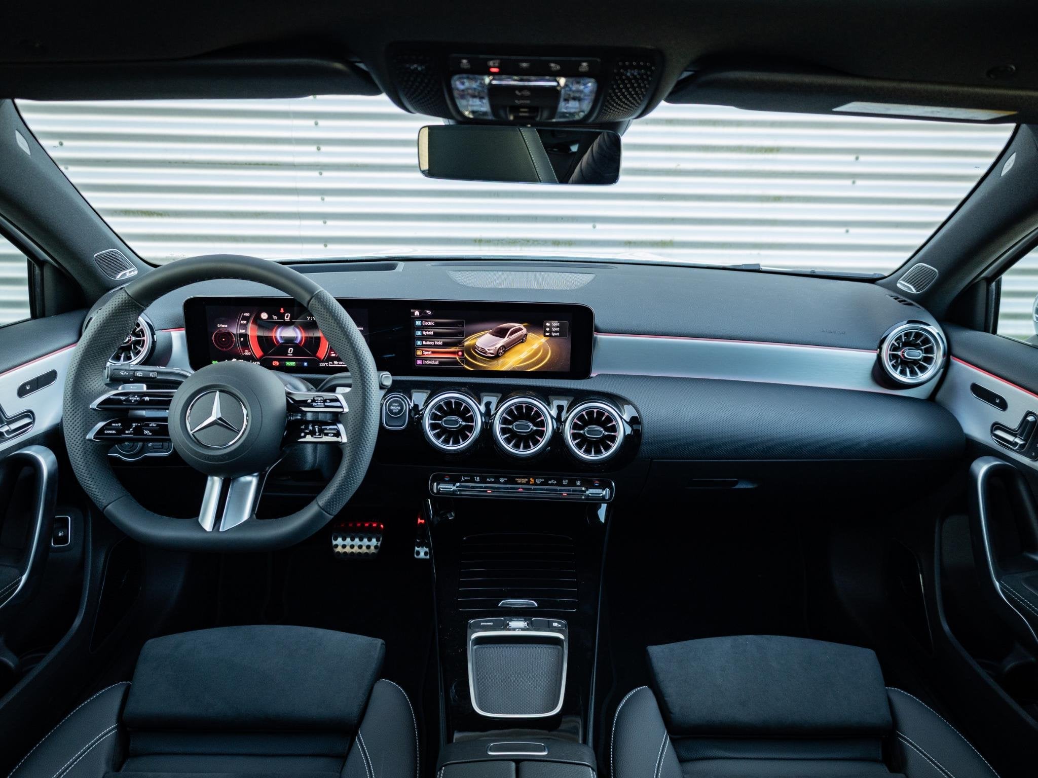 Mercedes-Benz A-Klasse Hatchback 250 e Business Solution AMG, Auto's, Mercedes-Benz, Dealer onderhouden, 4 cilinders, Bedrijf