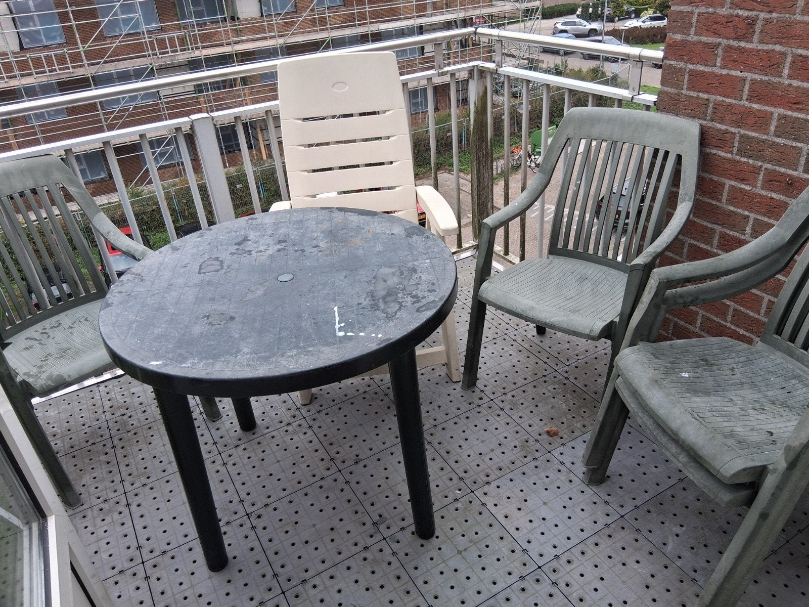 2 tuintafels en 5 stoelen - gebruikt, zsm ophalen!, Tuin en Terras, Ophalen, Gebruikt