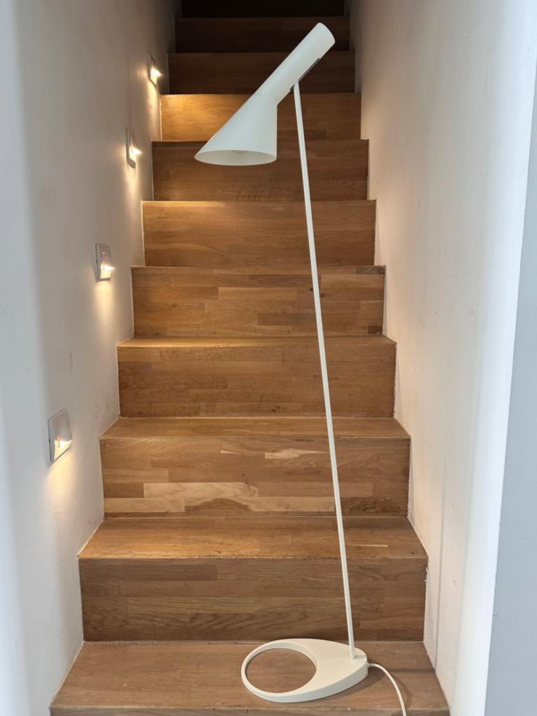 Louis Poulsen AJ vloerlamp wit, origineel, zo goed als nieuw, Scandinavisch design, 100 tot 150 cm, Ophalen of Verzenden, Zo goed als nieuw