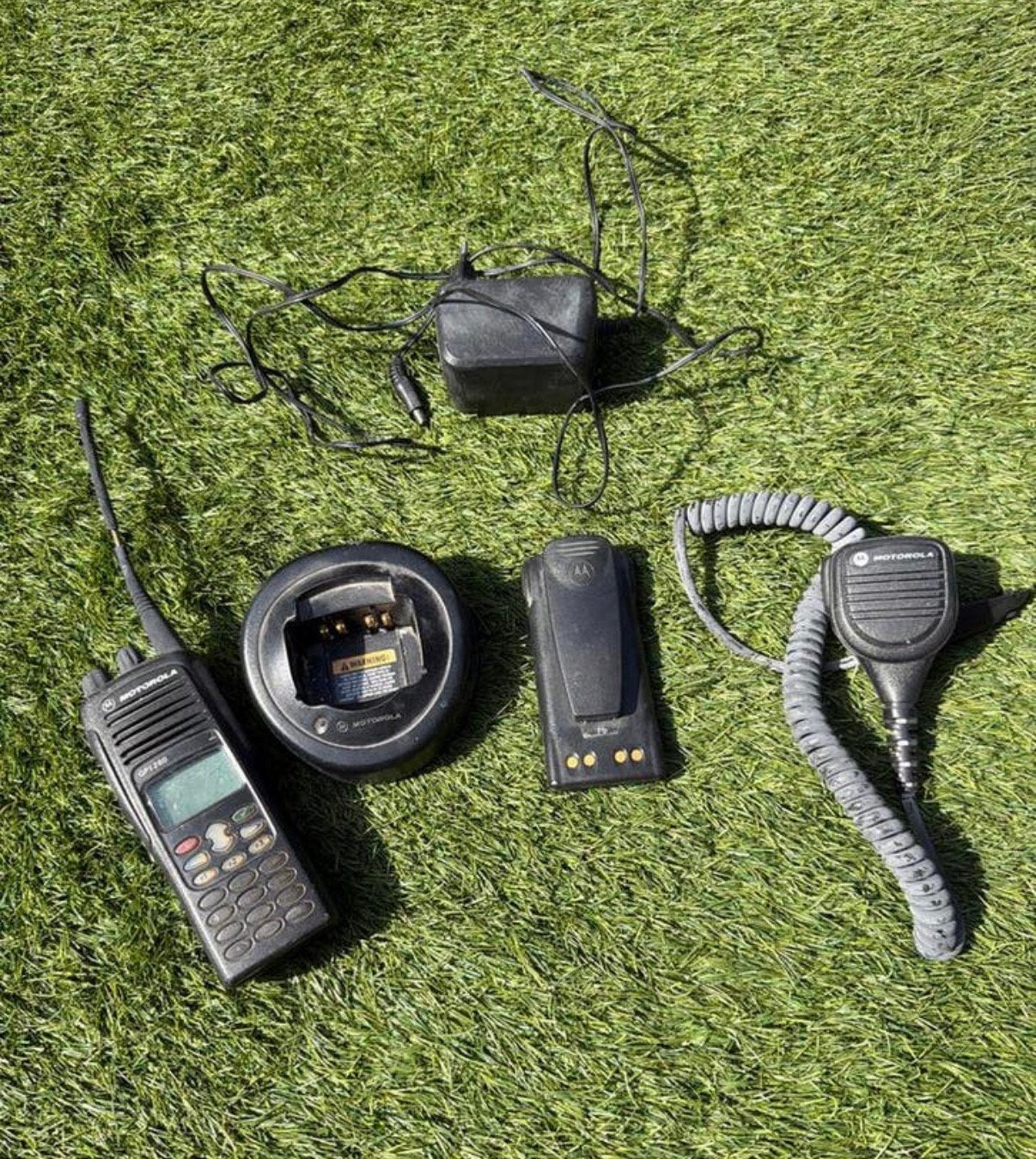 Motorola GP1280 Portofoon met accessoires, Gebruikt, 5 tot 15 km, Ophalen of Verzenden, Portofoon of Walkie-talkie