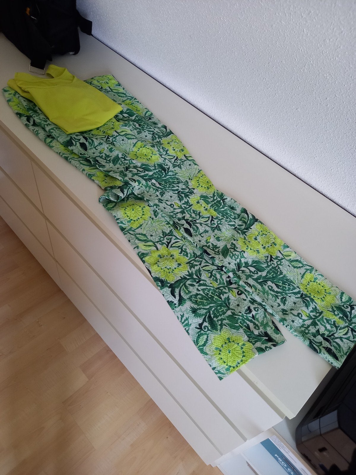 kyra en ko broek met bijpassend shirt in mt M, Maat 38/40 (M), Meerkleurig, Ophalen of Verzenden, Zo goed als nieuw