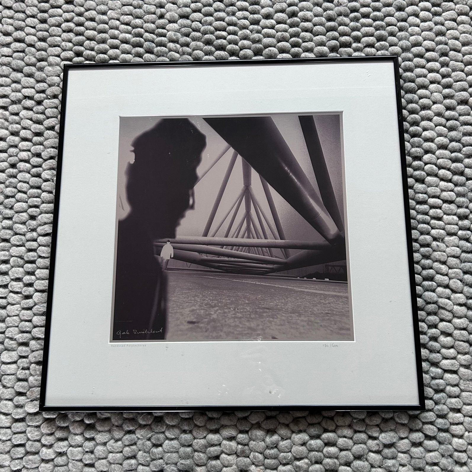 Ingelijste genummerde foto Geek Zwetsloot, Ophalen of Verzenden, Foto, Fotografie, Met ophangsysteem