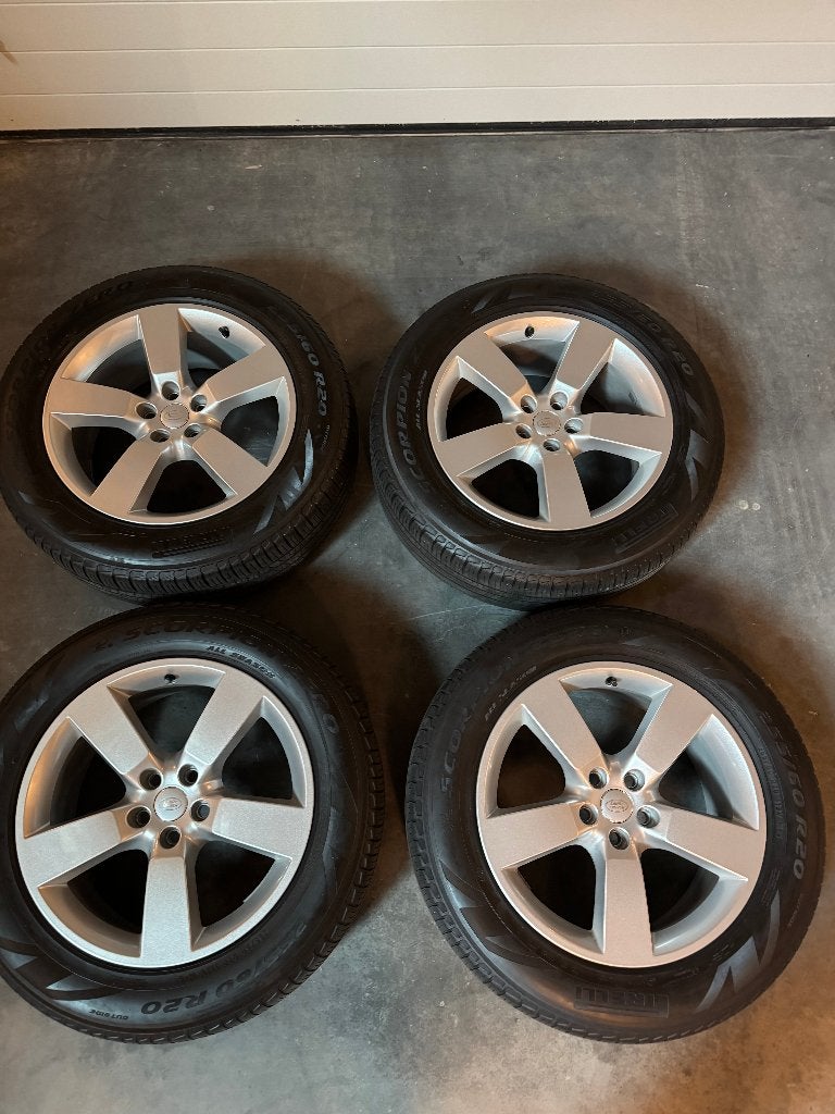 Land Rover Defender 20 inch velgen met Pirelli banden, Ophalen, Gebruikt, 255 mm, Banden en Velgen