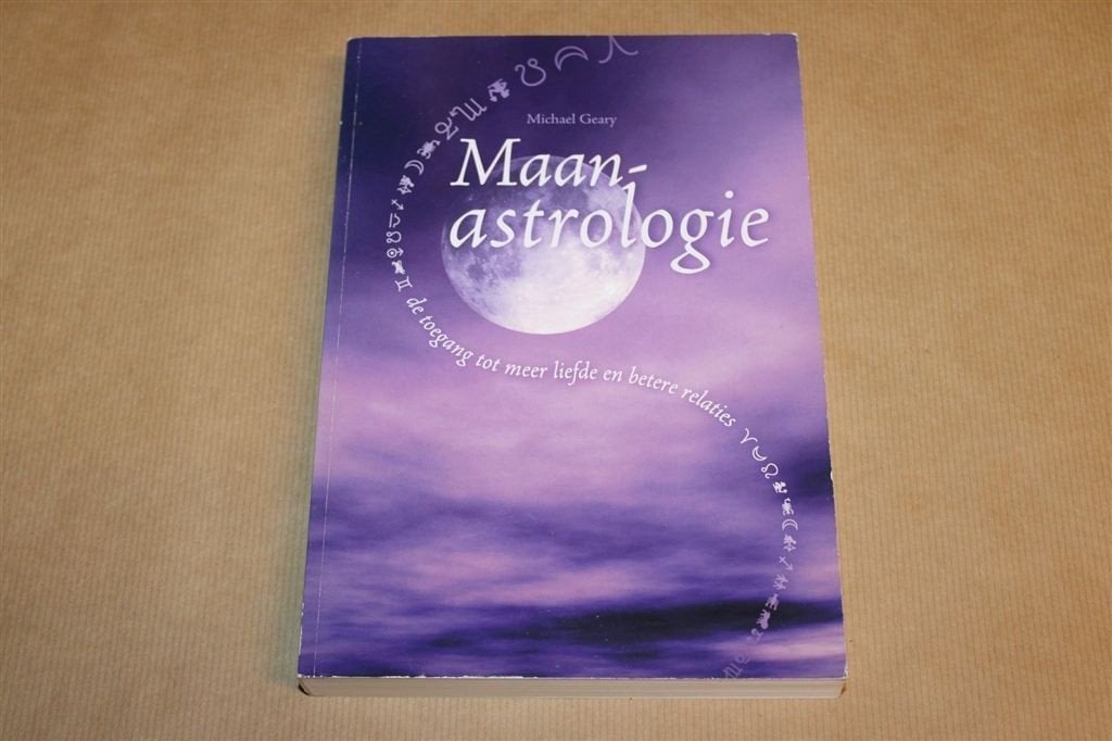 Maanastrologie — Maantekens in Liefde en Relaties, Ophalen of Verzenden, Zo goed als nieuw, Overige onderwerpen, Achtergrond en Informatie