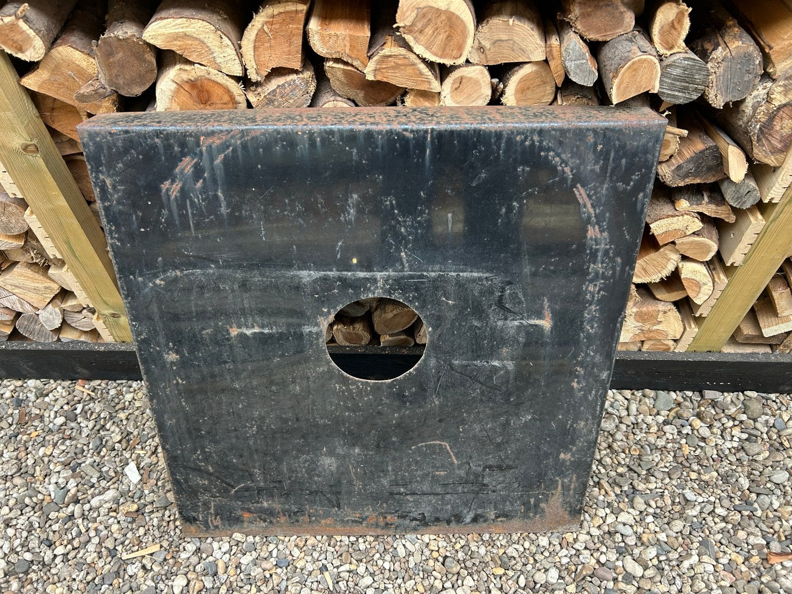 Zwart metalen haardplaat met gat - 70x68cm, Ophalen, Gebruikt, Overige soorten