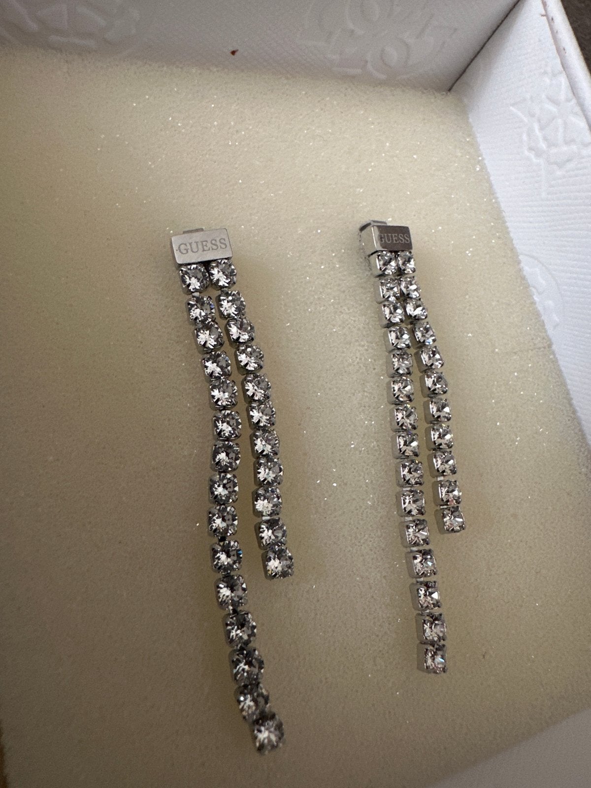 Guess Oorbellen met Strass - Zilverkleurig, Ophalen, Overige materialen, Hangers, Zo goed als nieuw