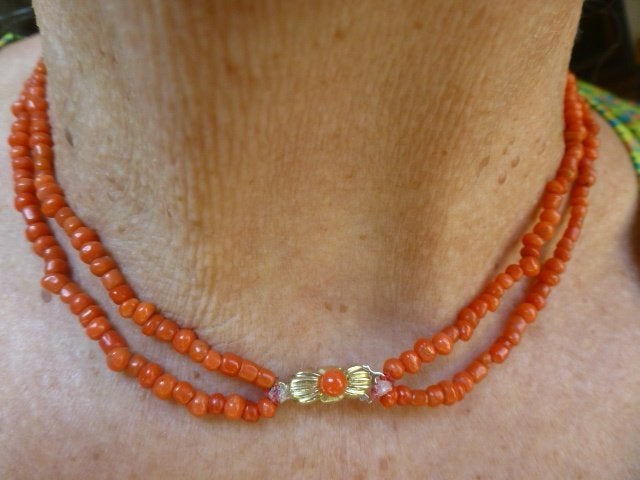 2-strengs Collier kleine Bloedkoraal aan 14 kt Gouden Slot, Sieraden, Tassen en Uiterlijk, Antieke sieraden, Verzenden, Goud, Ketting