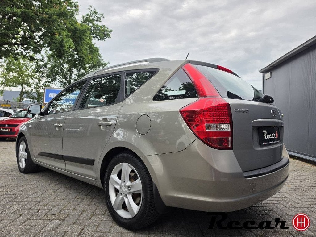 Kia cee'd - Sporty Wagon 1.4 CVVT Navigator Plus Pack, Auto's, Kia, Euro 5, Gebruikt, 1396 cc, Bedrijf