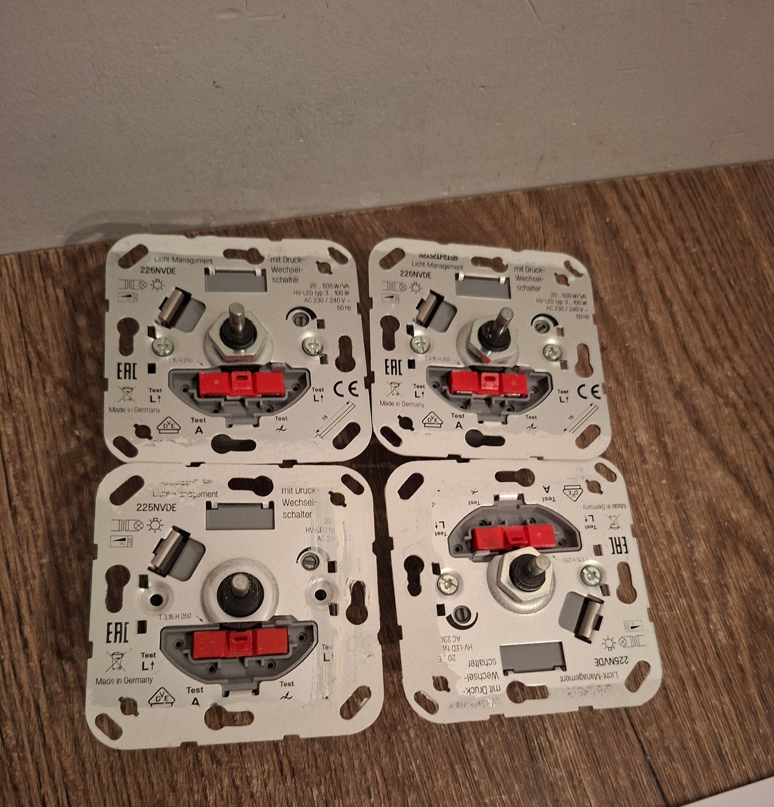 4x Yung 225NVDE Dimmer gloei/halogeen - Zo goed als nieuw, Ophalen of Verzenden, Zo goed als nieuw, Busch-Jaeger, Dimmer