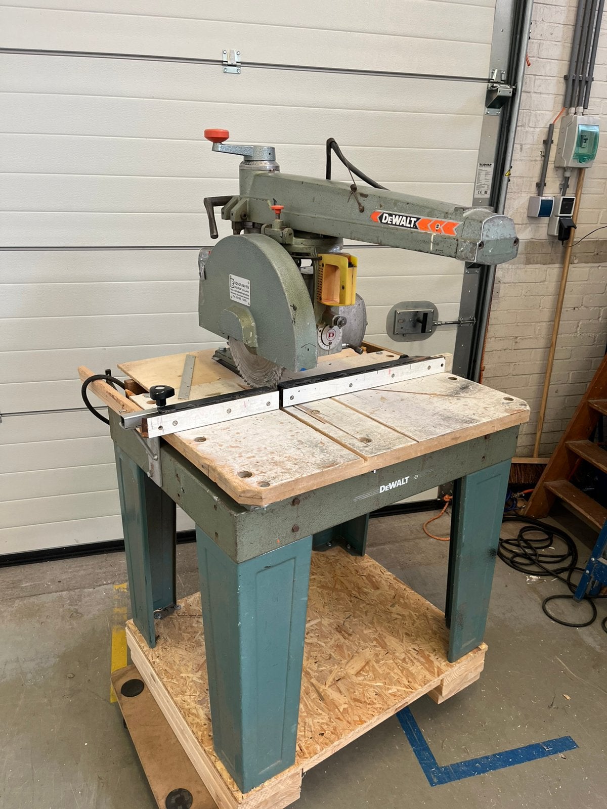 Dewalt radiaal zaagmachine, 380v, Ophalen, Gebruikt, Dewalt, .