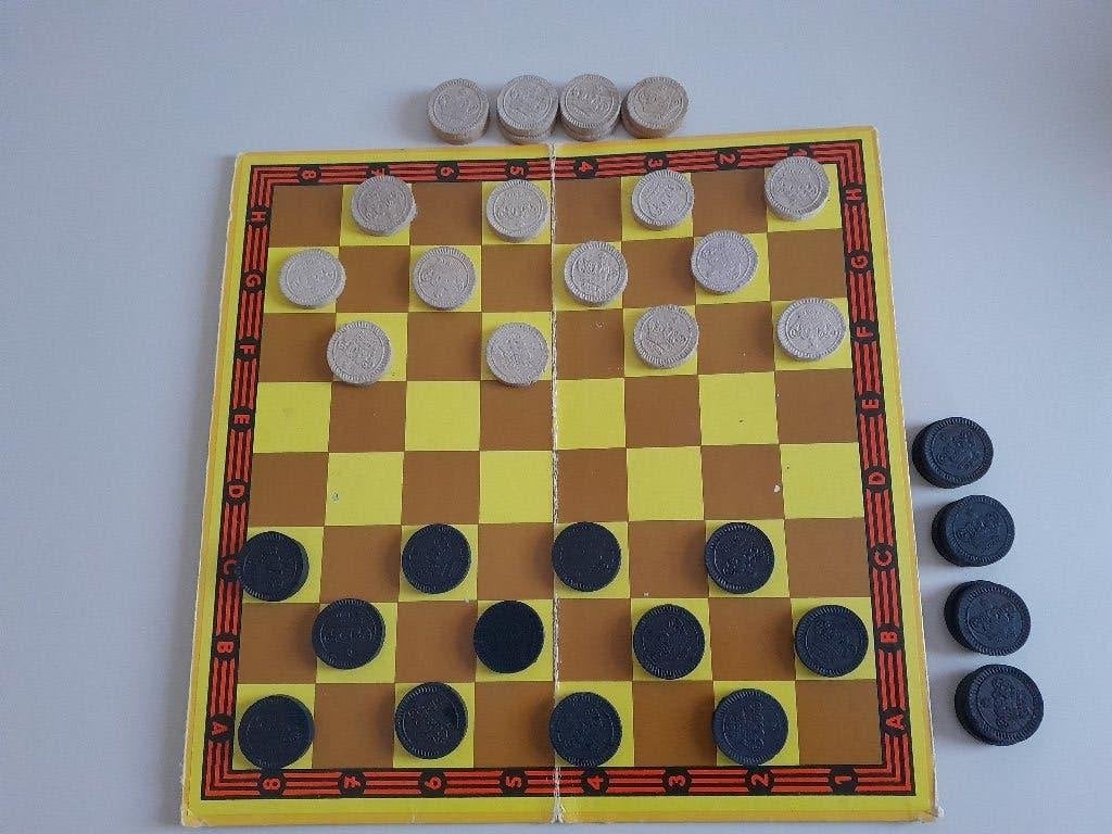 Damspel met speelbord. Compleet., Een of twee spelers, Ophalen of Verzenden, Gebruikt, Onbekend