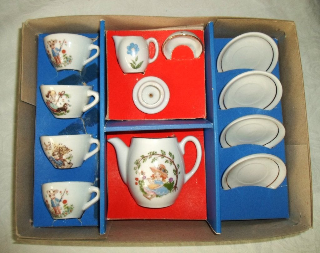 Oud kinderserviesje. Porselein. Jaren '50. 12-delig., Ophalen of Verzenden, Zo goed als nieuw