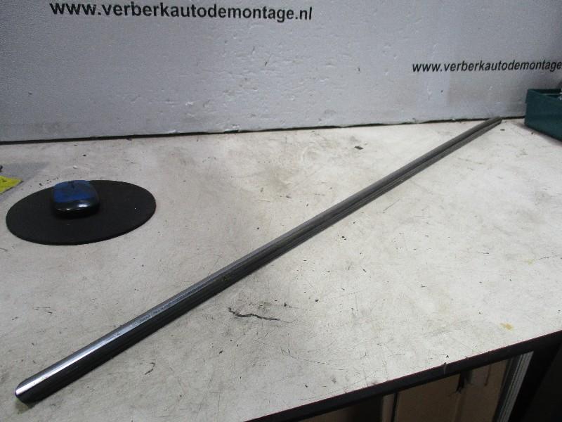 Sierlijst Spatbord Rechts Voor Mercedes-Benz /8 (W115) 1972, Gebruikt, Mercedes-Benz AG, Mercedes-Benz, Mercedesstraße 120, Stuttgart 70372, , Duitsland