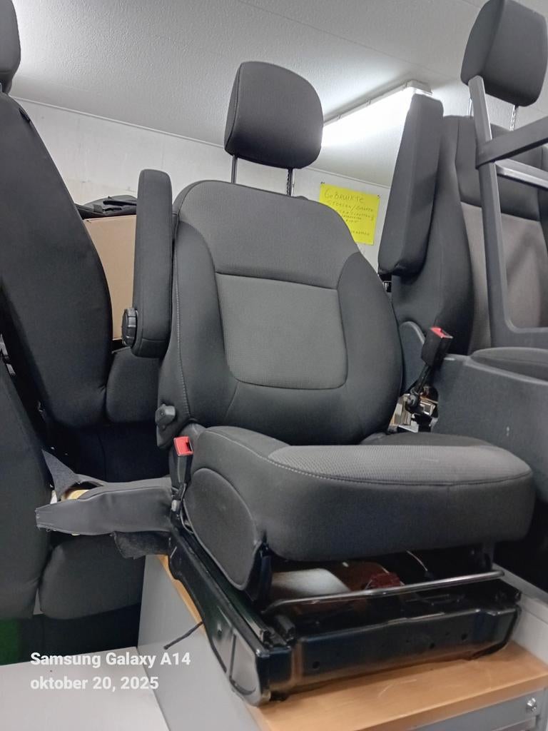 Splinternieuwe bestuurdersstoel met armlegger opel vivaro, Ophalen, Opel