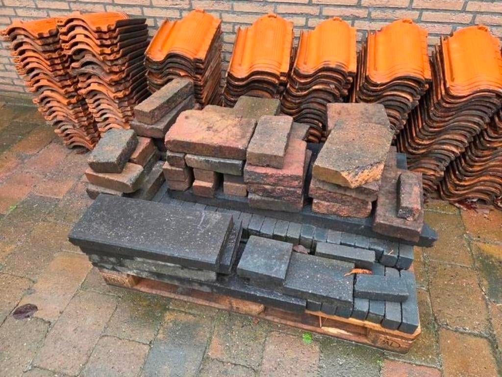 Partij stenen, hout, dakpannen, Ophalen of Verzenden
