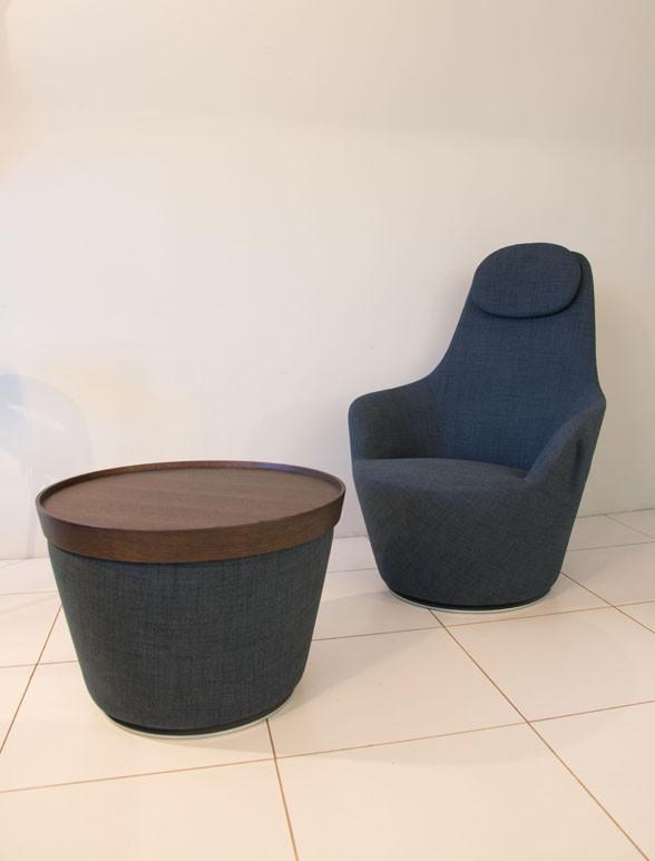 Harbor B&B Italia draaifauteuil met ottoman, Huis en Inrichting, Fauteuils, Zo goed als nieuw, Hout, Stof, 50 tot 75 cm, Minder dan 75 cm