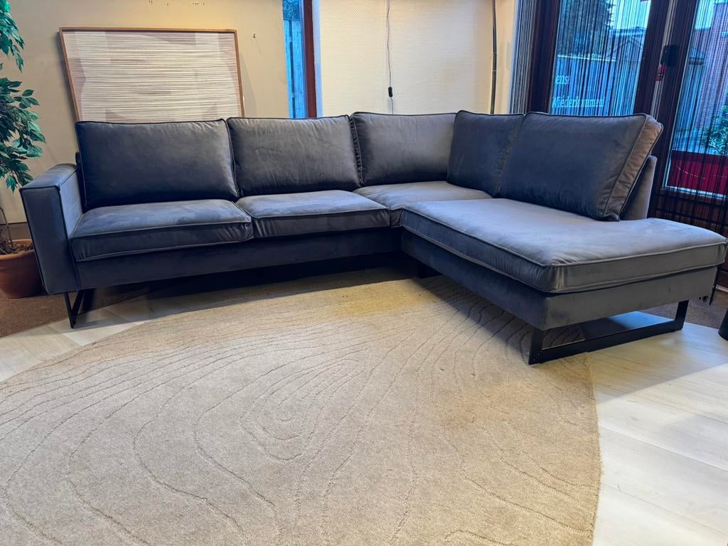 Hoekbank grijs velvet 250x200 Direct/leverbaar €795,- E-7334, Ophalen, Hoekbank, Nieuw, #Hoekbank#Loungebank#Velvet#Grijs#250x200#Direct#Goedkoop