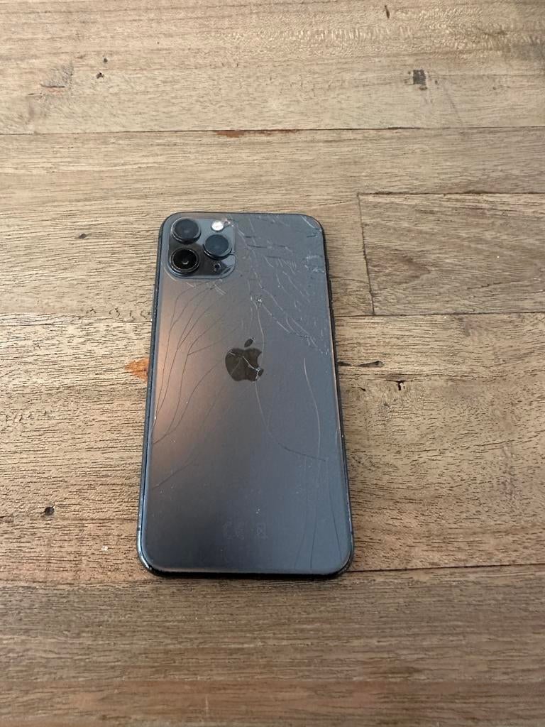 Iphone 11 pro gebroken achterscherm, Telecommunicatie, Mobiele telefoons | Apple iPhone, Ophalen of Verzenden, Zo goed als nieuw