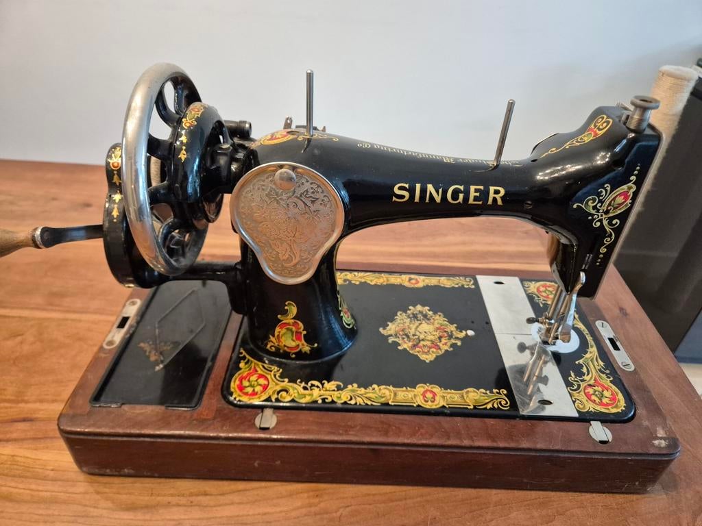 Antieke Singer naaimachine met houten doos, Ophalen