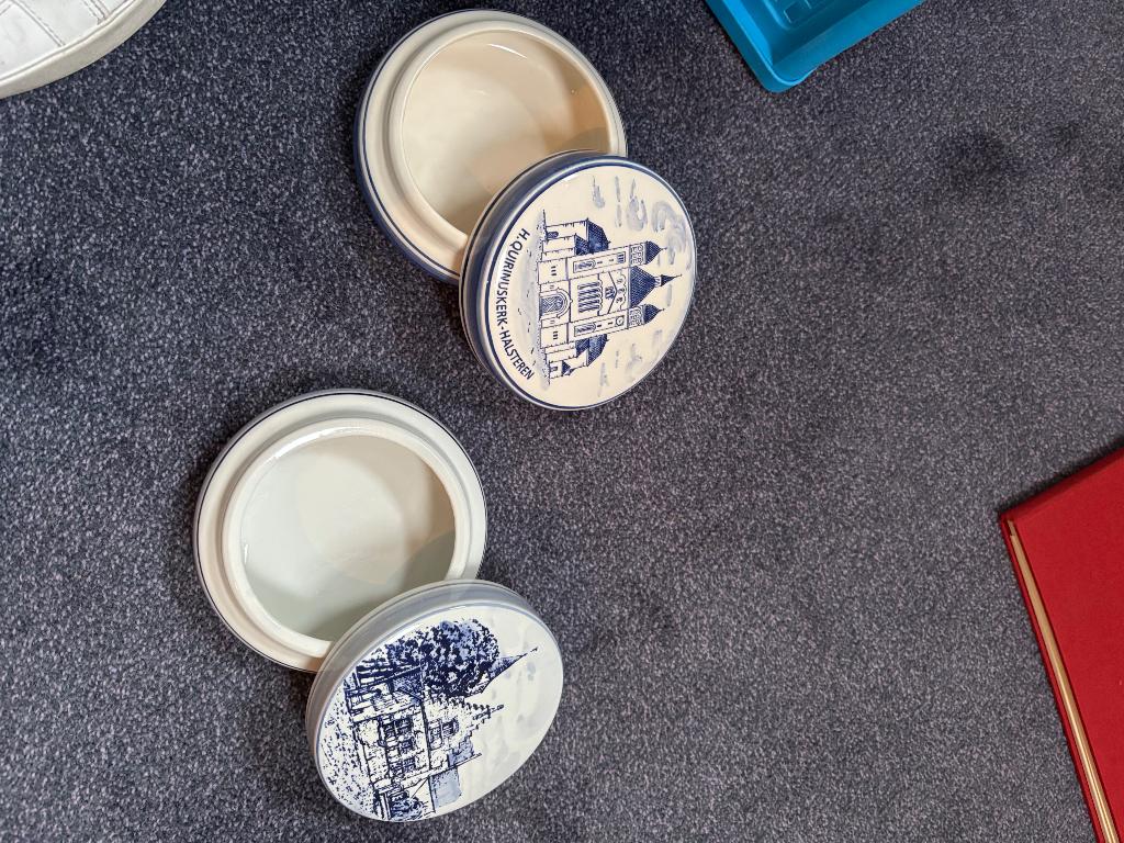 Delfts blauw porseleinen potjes, Ophalen