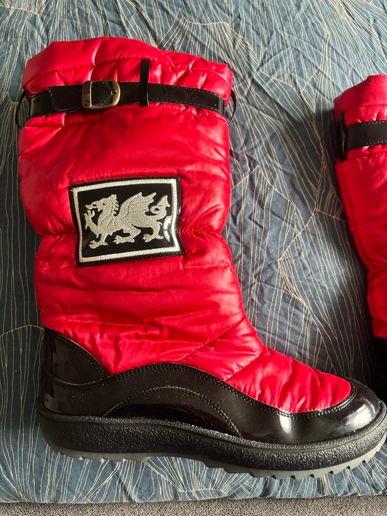 Rode Snowboots met zwarte details maat 41, Ophalen, Zo goed als nieuw, Rood, Snowboots