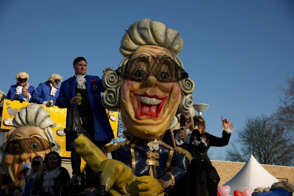 Mooie carnavals poppen, Hobby en Vrije tijd, Feestartikelen, Ophalen, Gebruikt, Carnaval