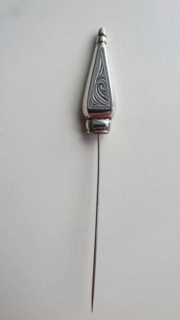 antieke zilveren hoedenspeld met krulmotieven, Sieraden, Tassen en Uiterlijk, Ophalen of Verzenden, Overige materialen