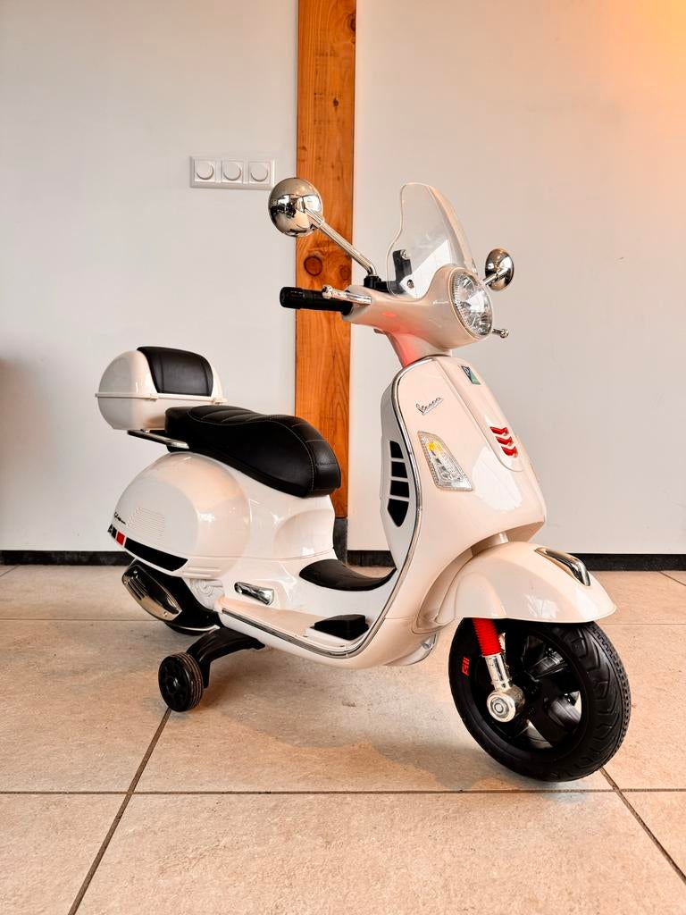 Elektrische kinder Vespa, Kinderen en Baby's, Speelgoed | Buiten | Accuvoertuigen, Ophalen, Gebruikt