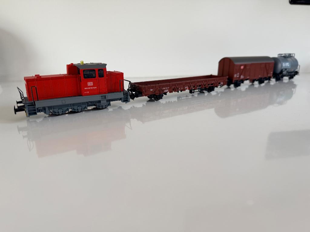 Marklin DB Henschel DHG-700 met 3 wagons van de DB digitaal, Ophalen, Wisselstroom, Treinset, Nieuw
