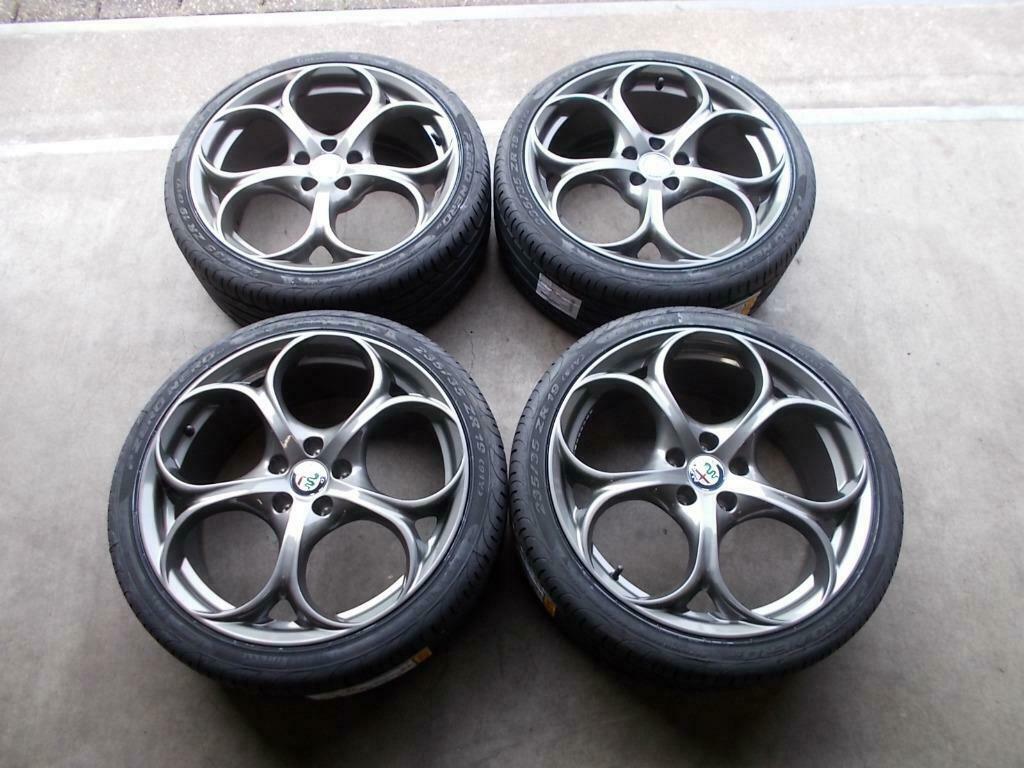 NIEUWE ALFA GIULIA GIULIETTA Q VELGEN + BANDEN 235 35 R19, 19 inch, ., Banden en Velgen, Nieuw