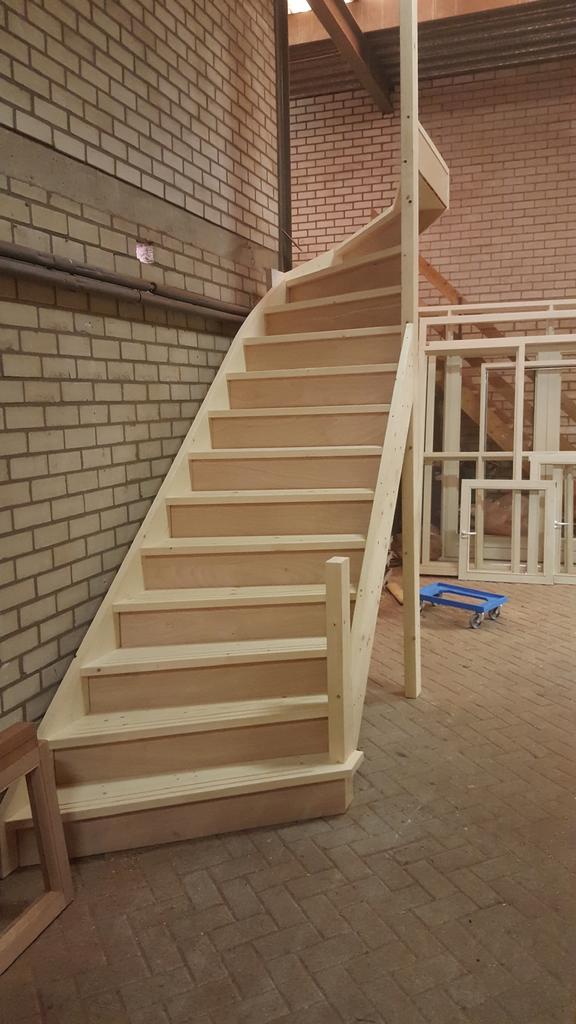 Houten Trappen op maat gemaakt ! MARO Timmerwerken, Ophalen of Verzenden