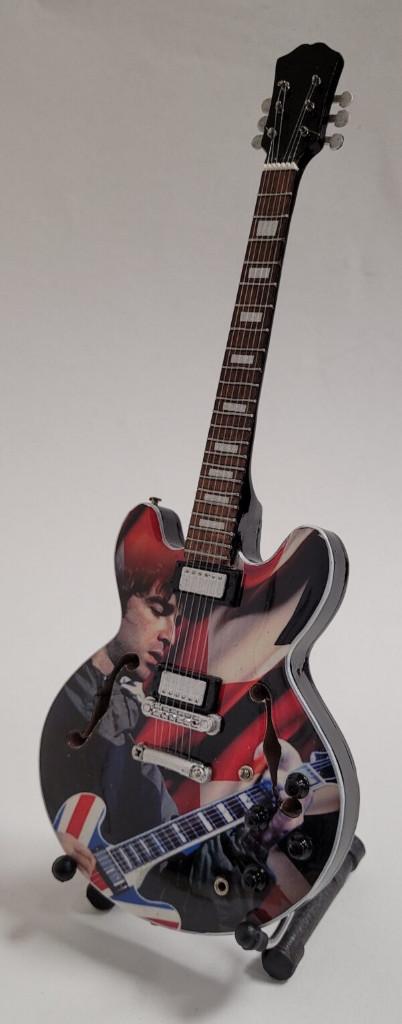 Noel Gallager Oasis foto miniatuur gitaar 25cm mini guitar, Info@deconoord.nl, Deco Noord, Nieuw, Ophalen of Verzenden